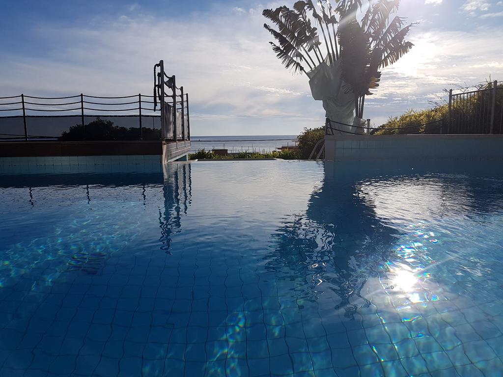 Appartement Au Chateau Vallaya Menton Bagian luar foto